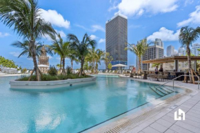Stylish Apartments with Partial Ocean Views in Downtown!